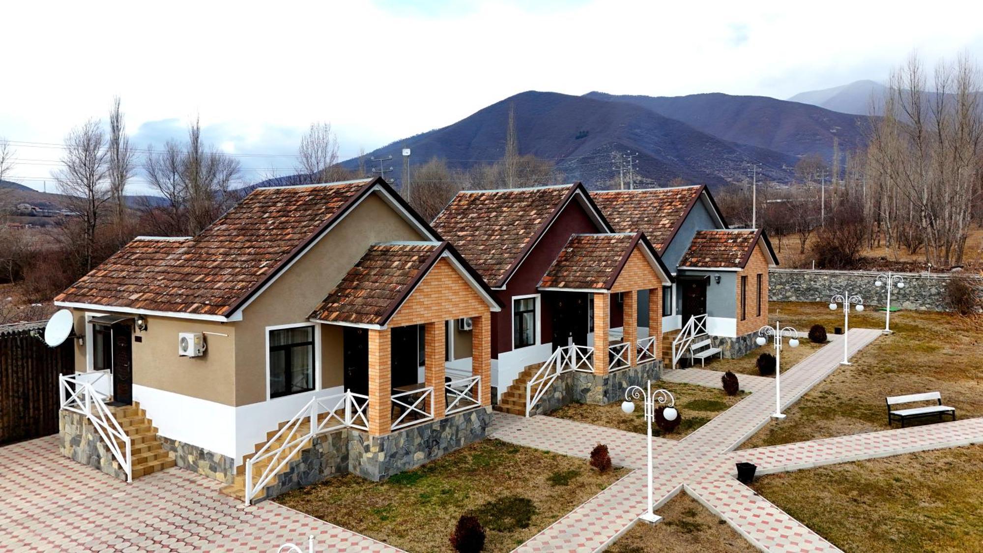 Tulpan Hotel Sheki Exterior foto
